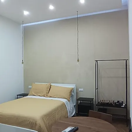 Interior Three נאפולי